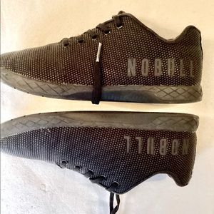 🏝No Bull Training shoes size 10 women’s shoes in pre loved condition.